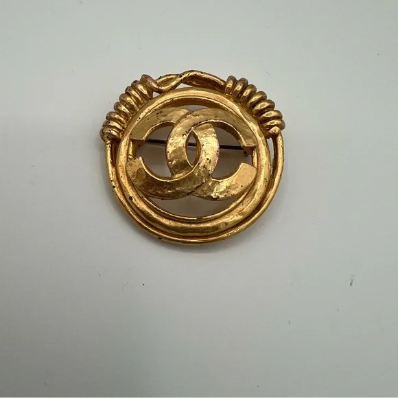 Authentic Chanel 24k gold plated brooch ❤️